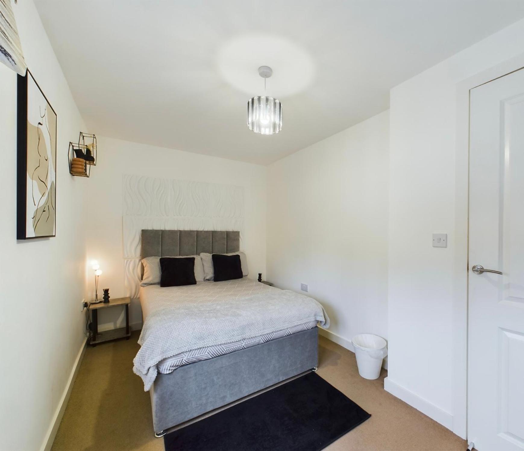 Modern 2 Bed City Apartment With Private Parking Суонзи Екстериор снимка