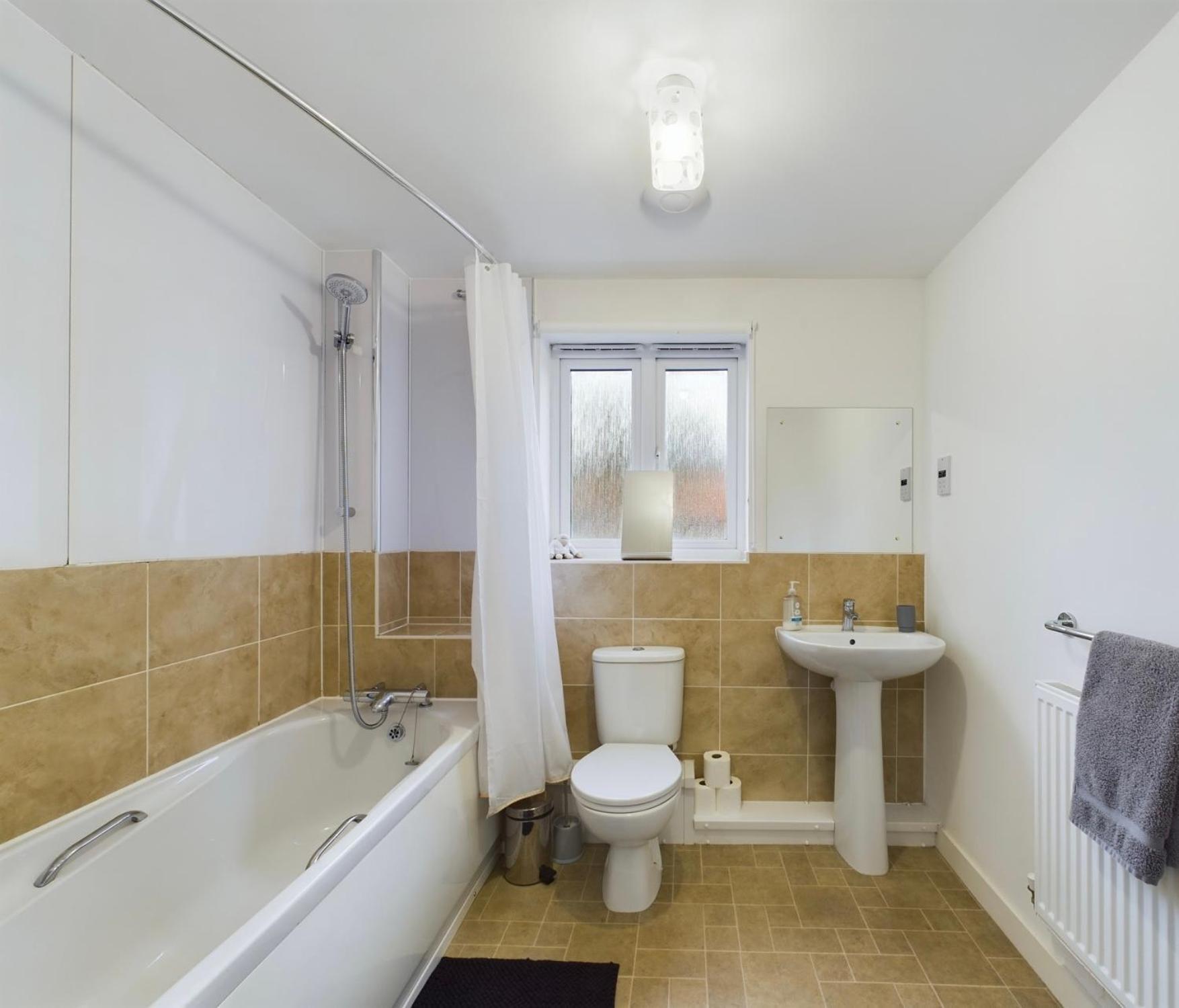 Modern 2 Bed City Apartment With Private Parking Суонзи Екстериор снимка